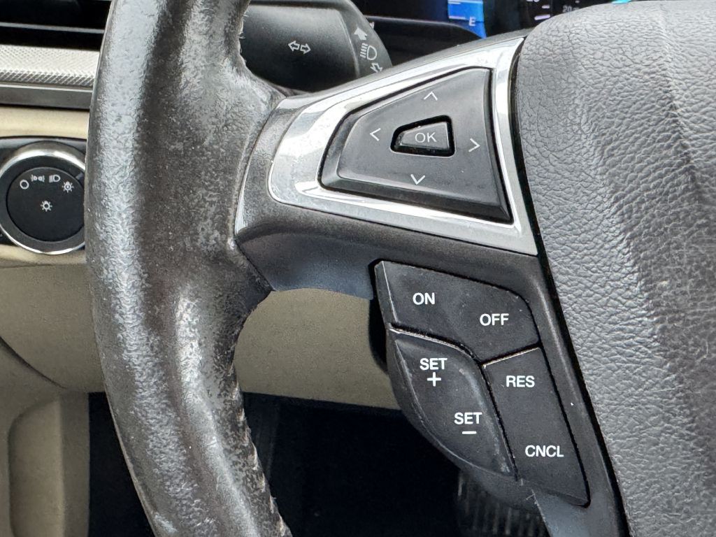 2016 Ford Fusion Image 17