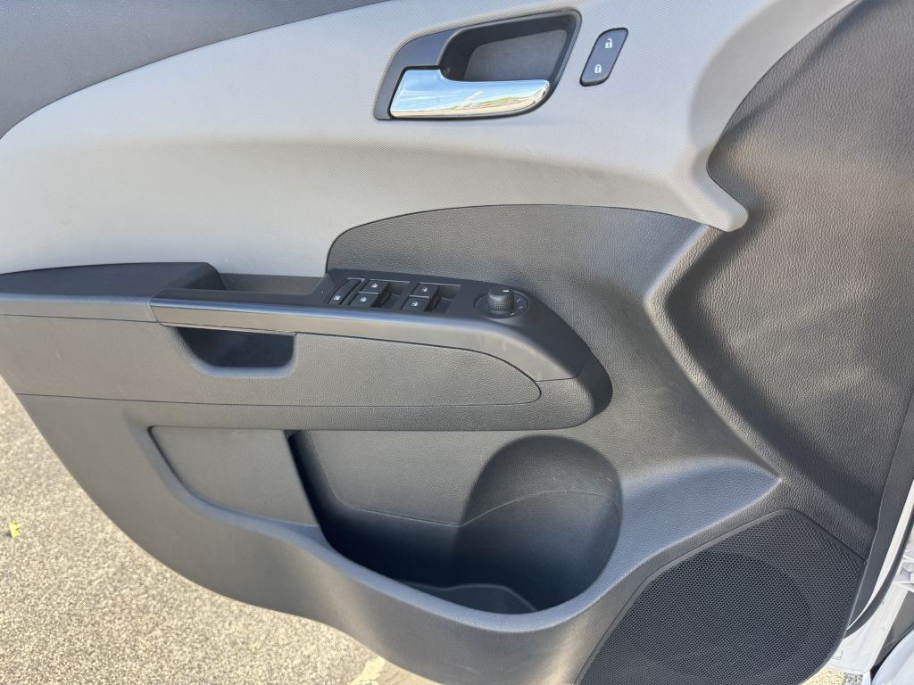 2019 Chevrolet Sonic Image 13