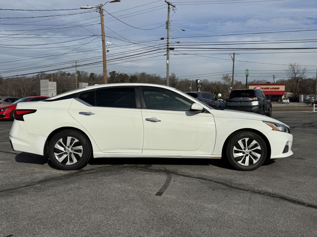 2020 Nissan Altima Image 8