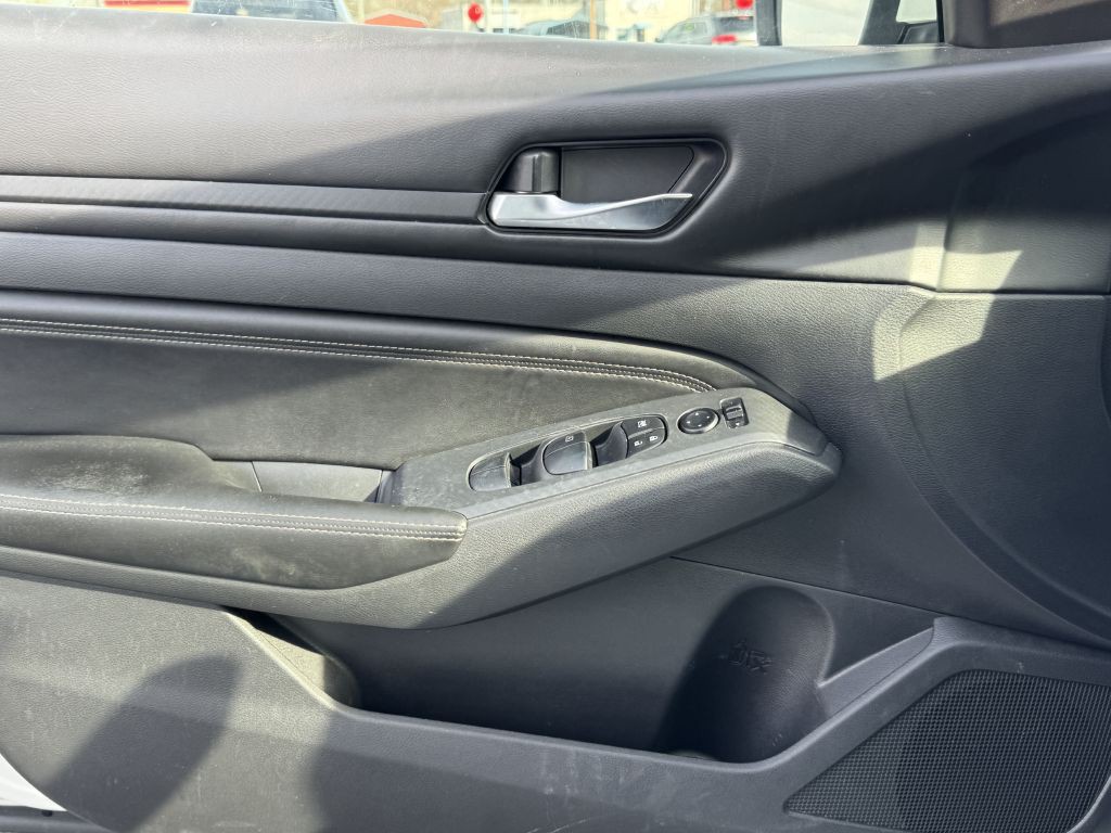 2020 Nissan Altima Image 9