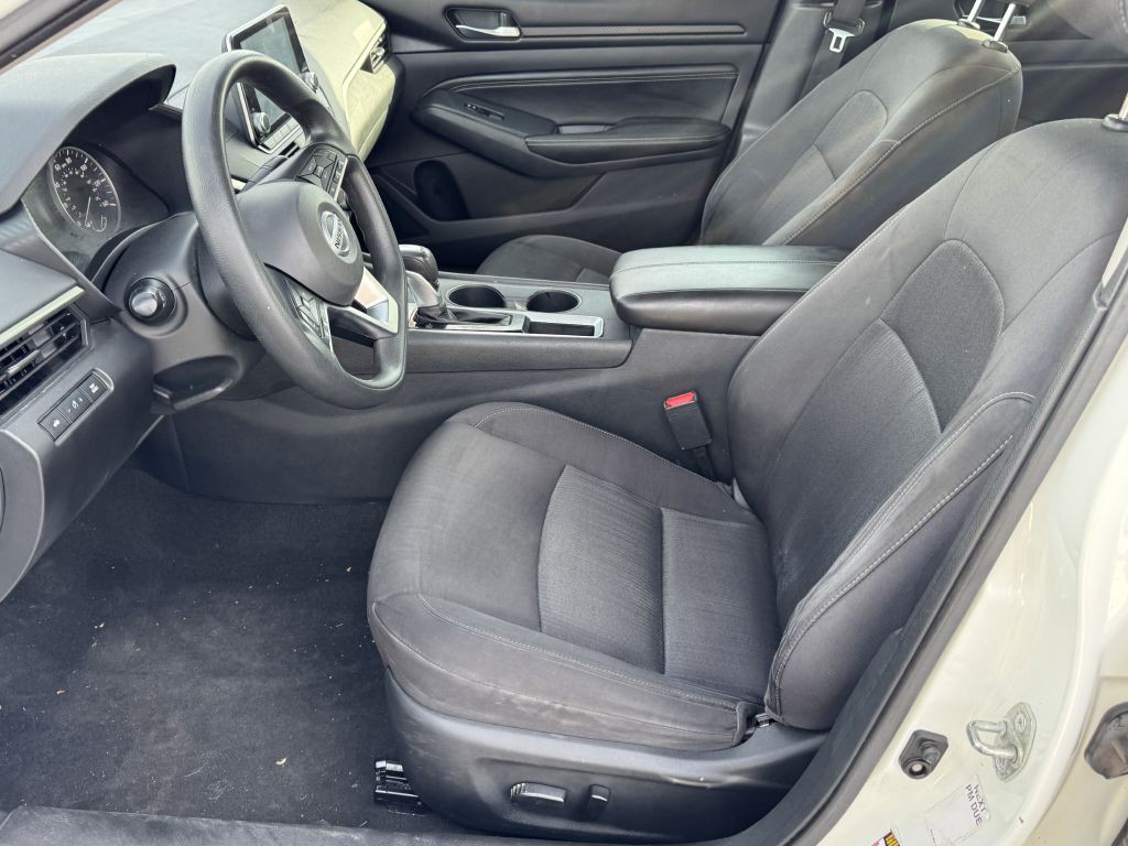 2020 Nissan Altima Image 17