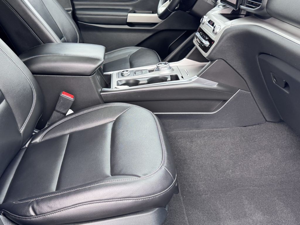 2021 Ford Explorer Image 4
