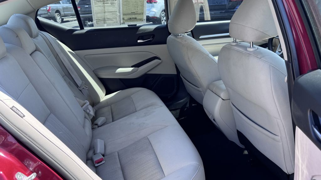 2021 Nissan Altima Image 10