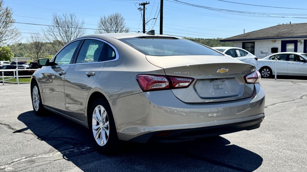 2022 Chevrolet Malibu Image 2