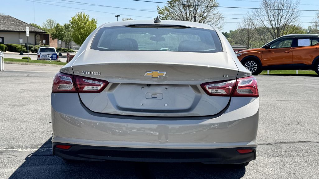 2022 Chevrolet Malibu Image 3