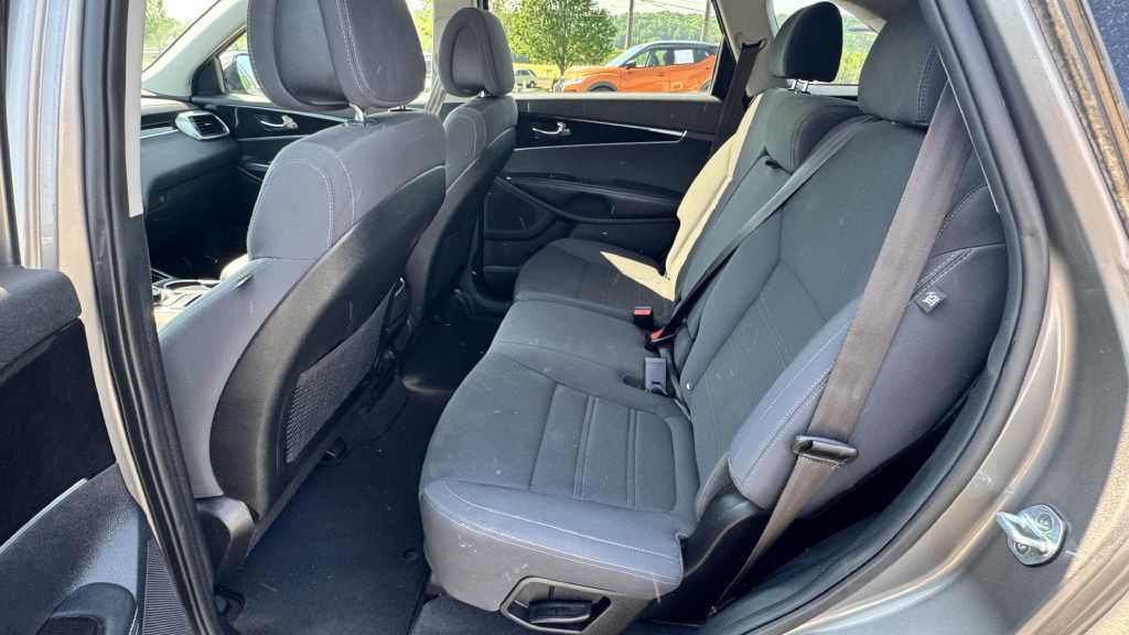 2016 Kia Sorento Image 11