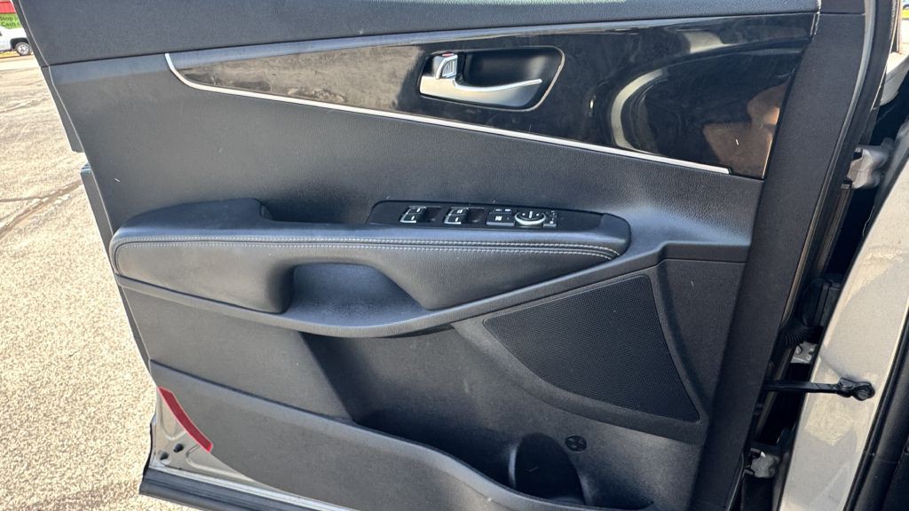 2016 Kia Sorento Image 12