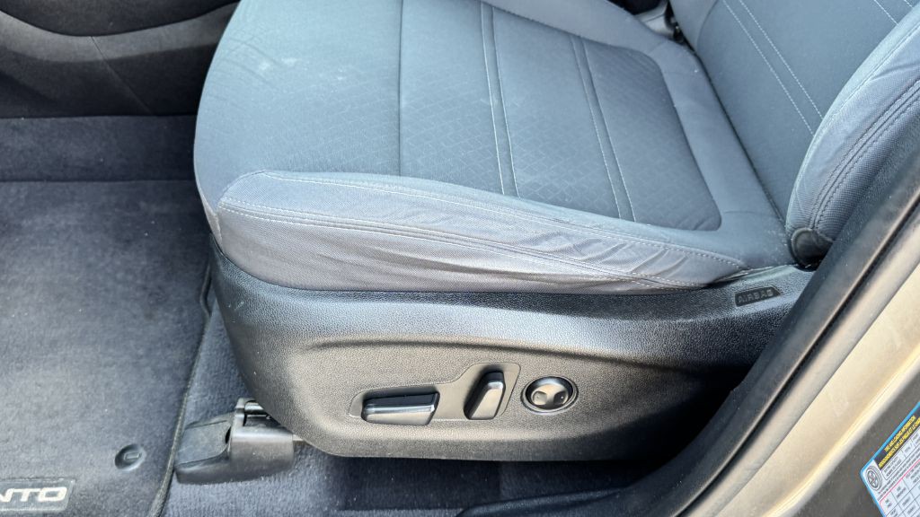 2016 Kia Sorento Image 21