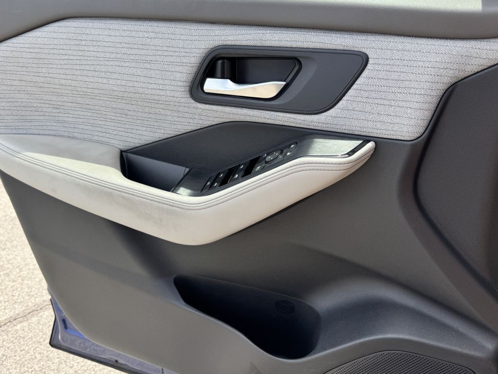 2023 Nissan Rogue Image 13