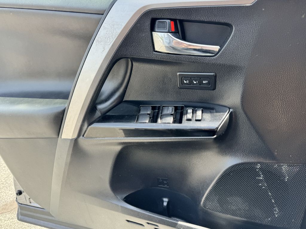 2017 Toyota Rav4 Image 16