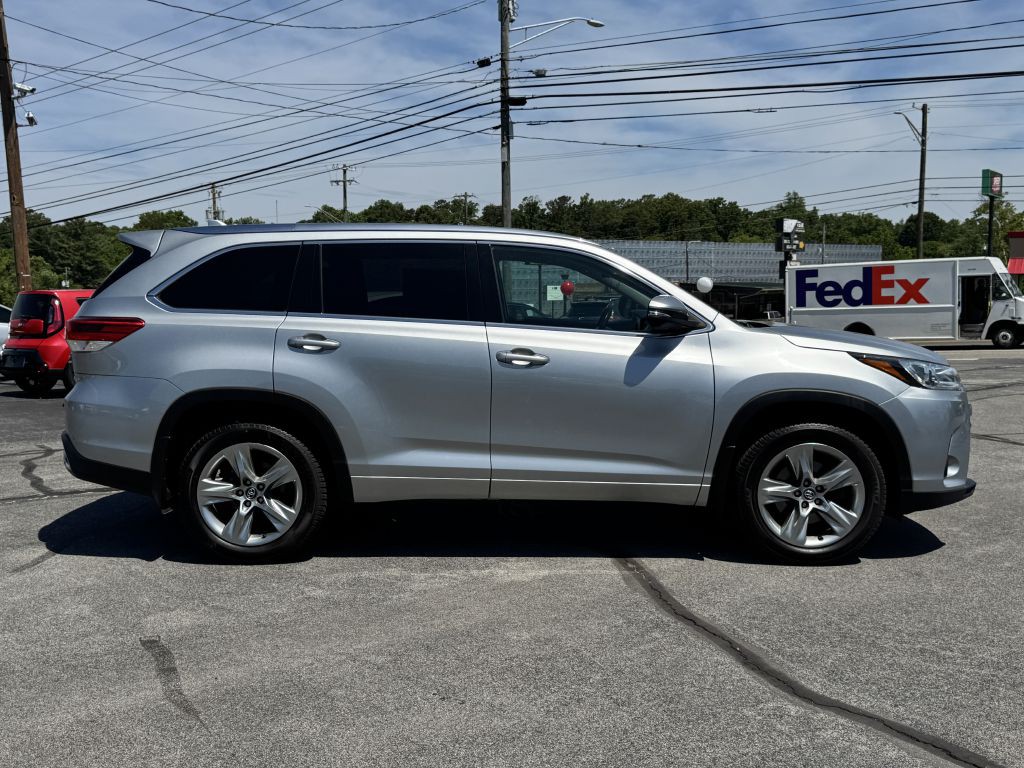 2019 Toyota Highlander Image 2