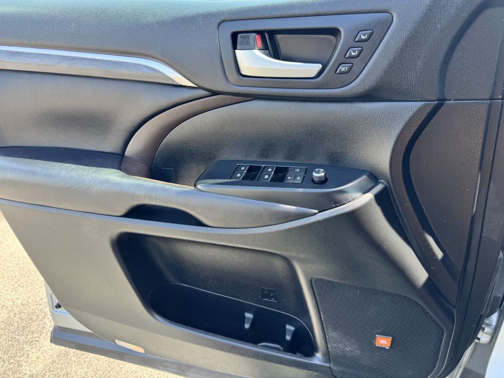 2019 Toyota Highlander Image 18