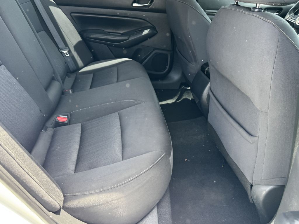 2020 Nissan Altima Image 10