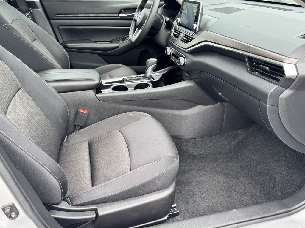 2024 Nissan Altima Image 9