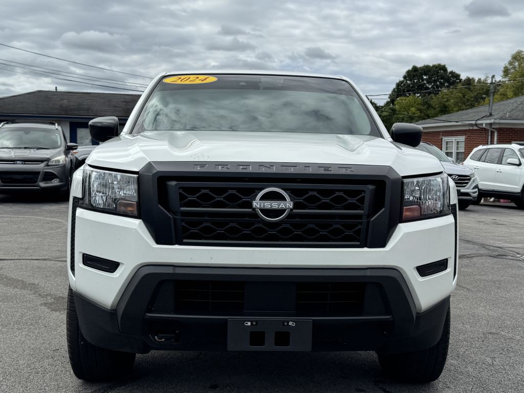 2024 Nissan Frontier Image 2