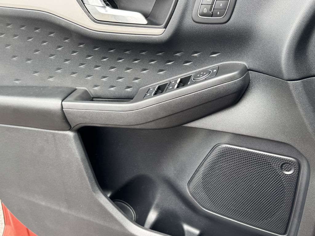 2020 Ford Escape Image 15