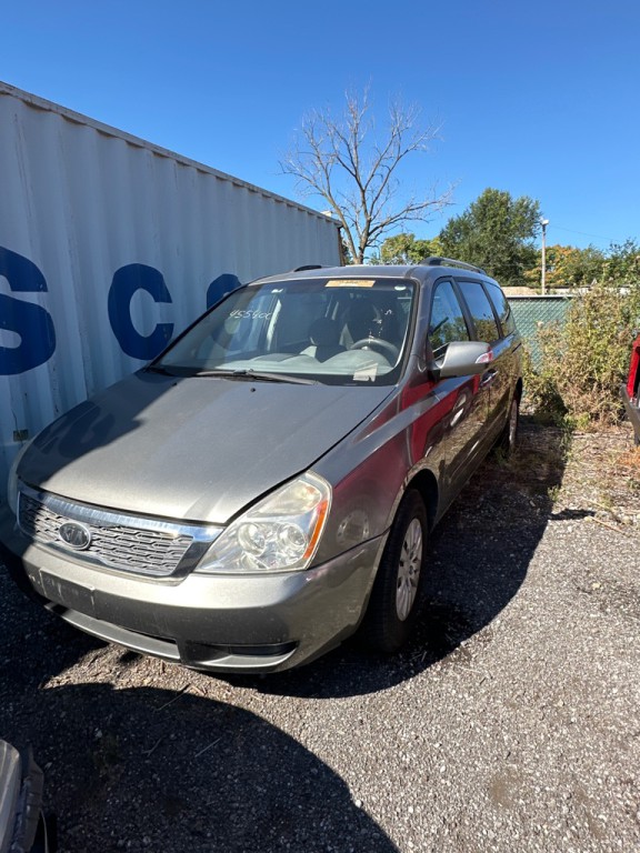 2012 Kia Sedona Image 2