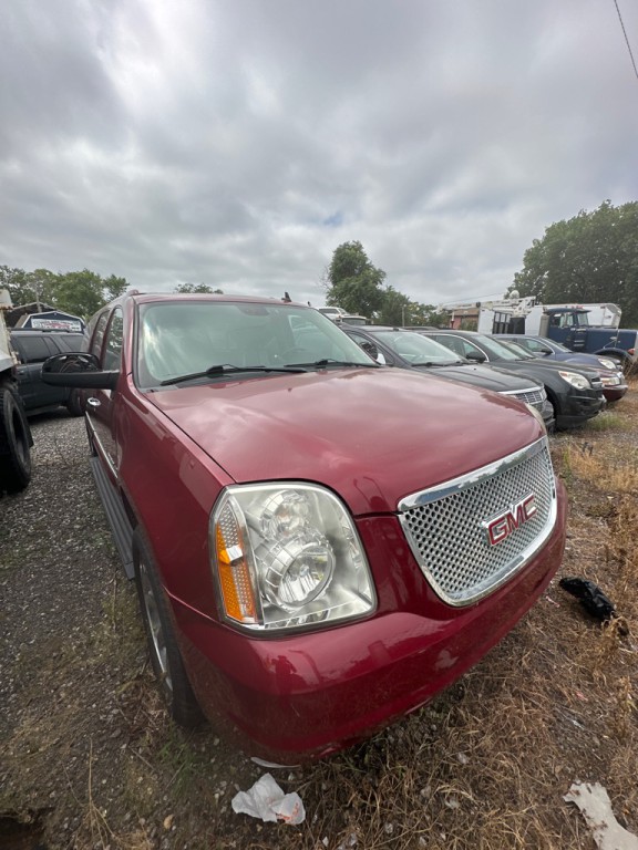 2008 GMC Yukon Image 2