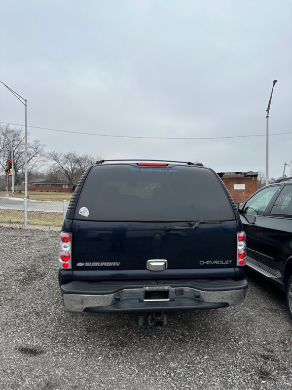 2005 Chevrolet Suburban Image 1