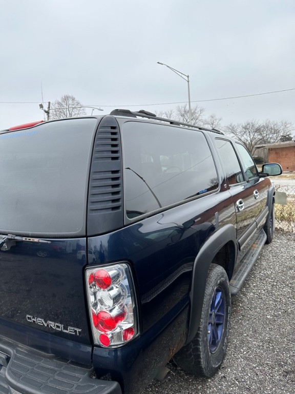2005 Chevrolet Suburban Image 3