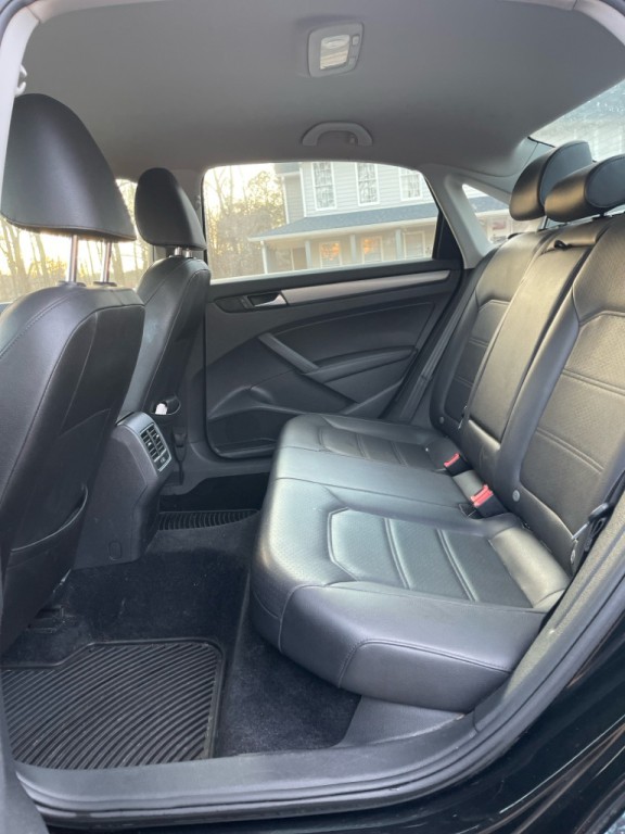 2014 Volkswagen Passat Image 11