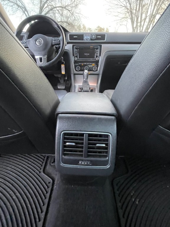 2014 Volkswagen Passat Image 14