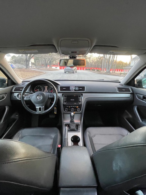 2014 Volkswagen Passat Image 17