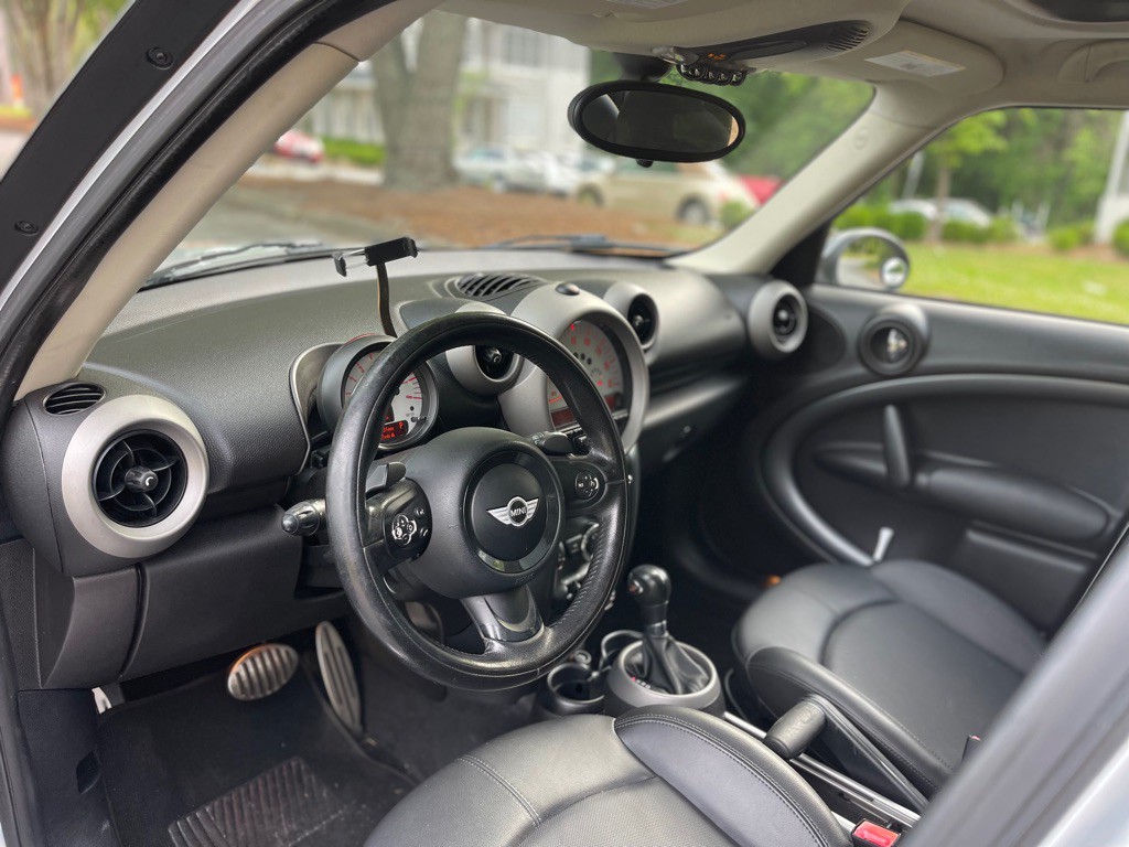 2012 MINI Countryman Image 12