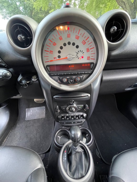 2012 MINI Countryman Image 22