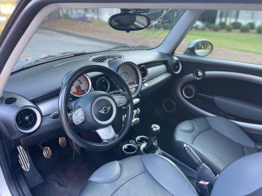 2009 MINI Cooper Image 10