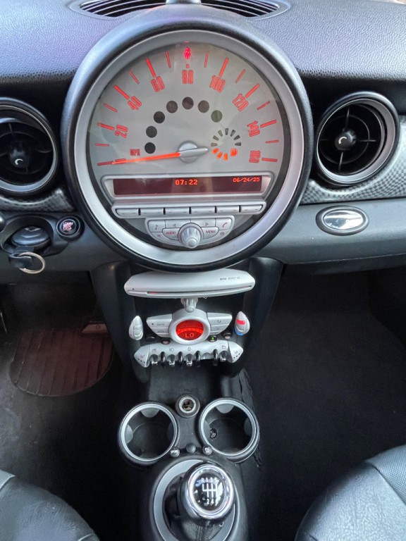 2009 MINI Cooper Image 18