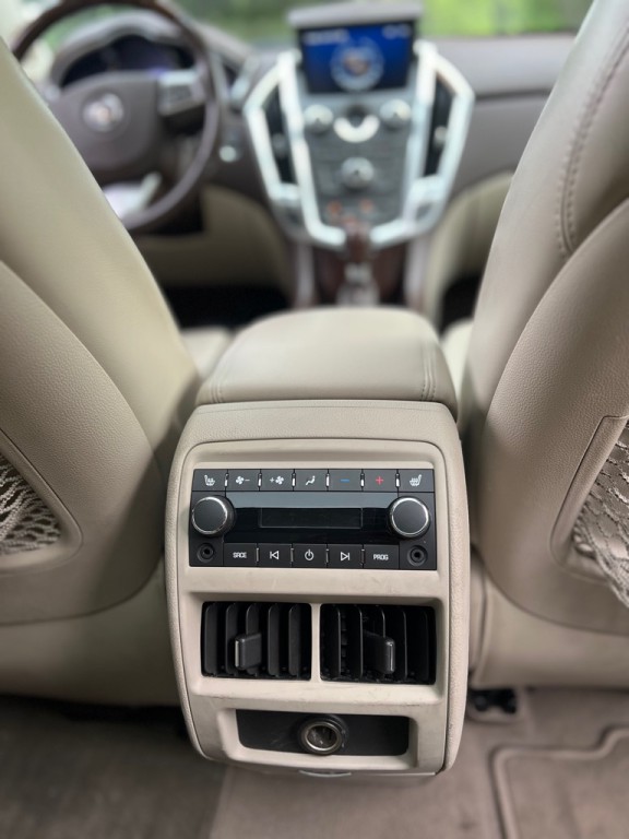 2011 Cadillac SRX Image 16