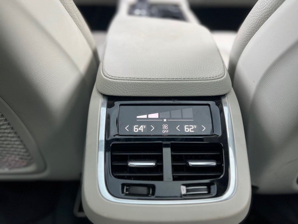 2016 Volvo XC90 Image 17
