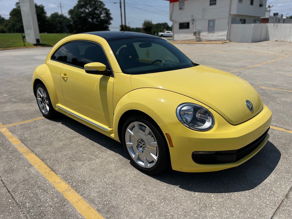2013 Volkswagen Beetle Image 1