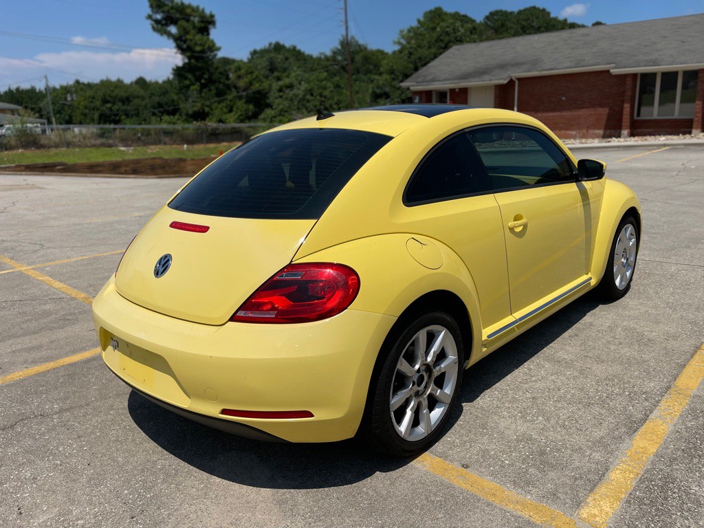 2013 Volkswagen Beetle Image 3