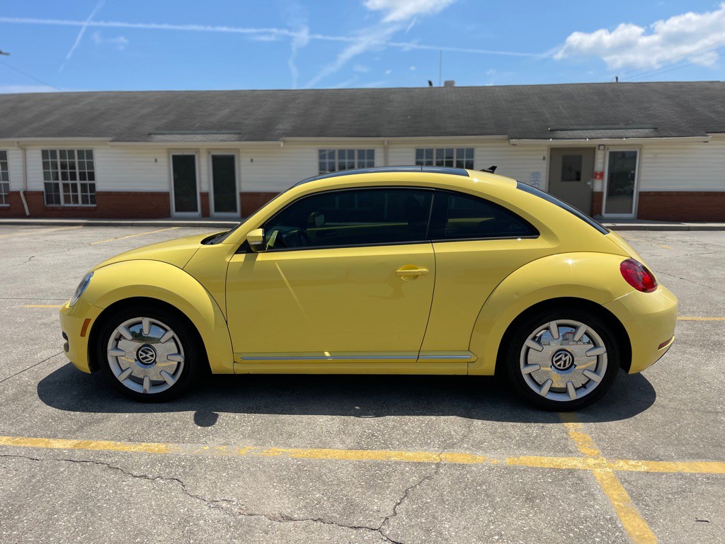 2013 Volkswagen Beetle Image 5
