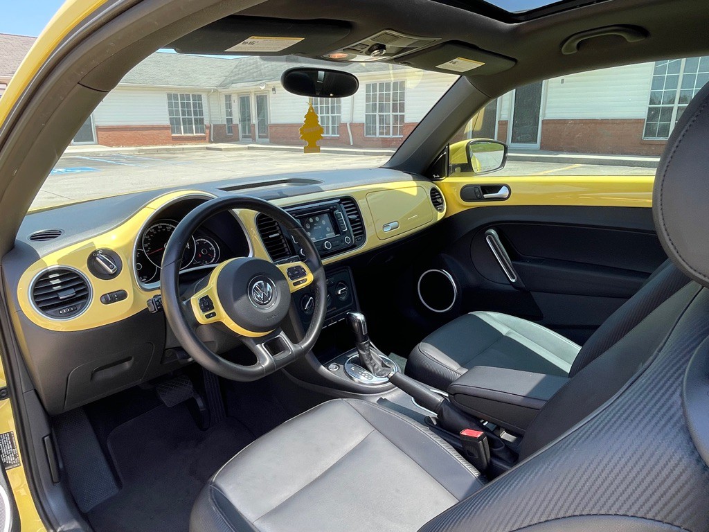 2013 Volkswagen Beetle Image 8