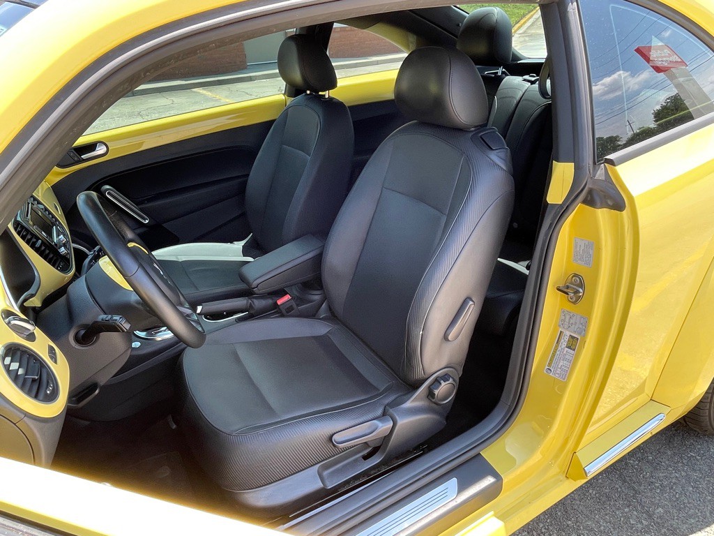 2013 Volkswagen Beetle Image 9