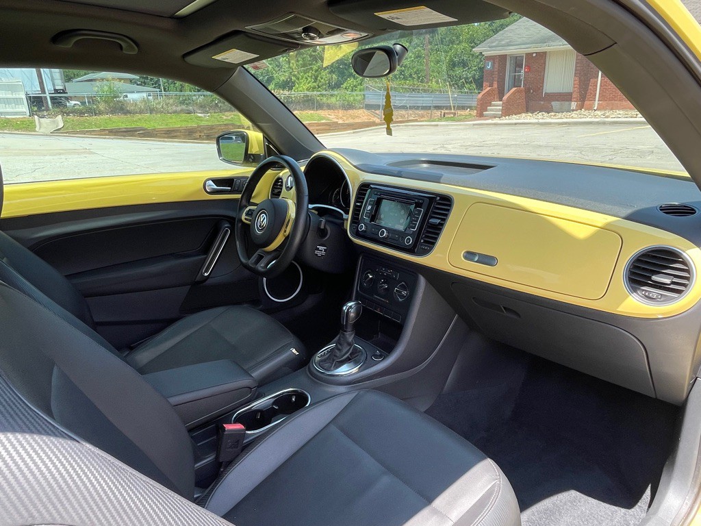 2013 Volkswagen Beetle Image 10