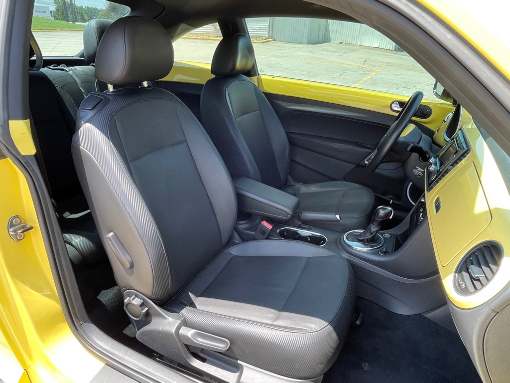 2013 Volkswagen Beetle Image 11