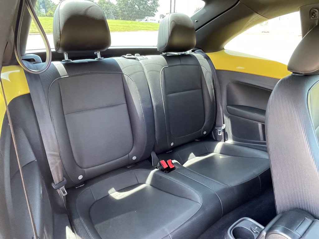 2013 Volkswagen Beetle Image 12