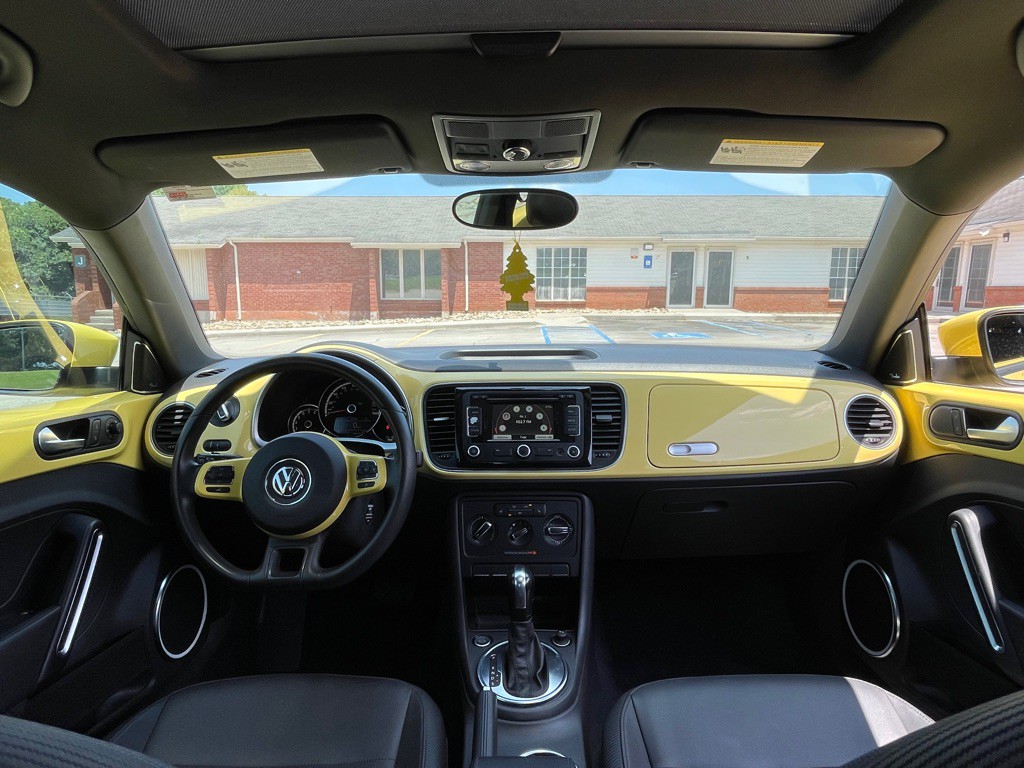 2013 Volkswagen Beetle Image 13
