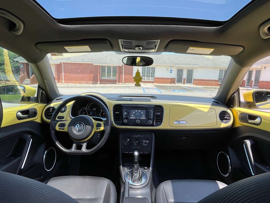 2013 Volkswagen Beetle Image 14