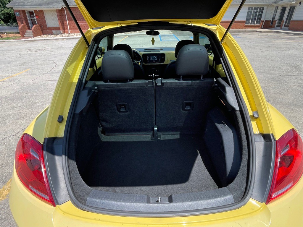 2013 Volkswagen Beetle Image 16