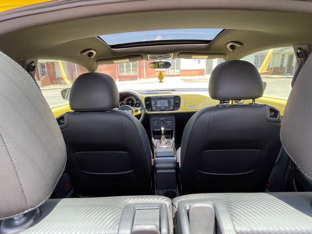 2013 Volkswagen Beetle Image 19