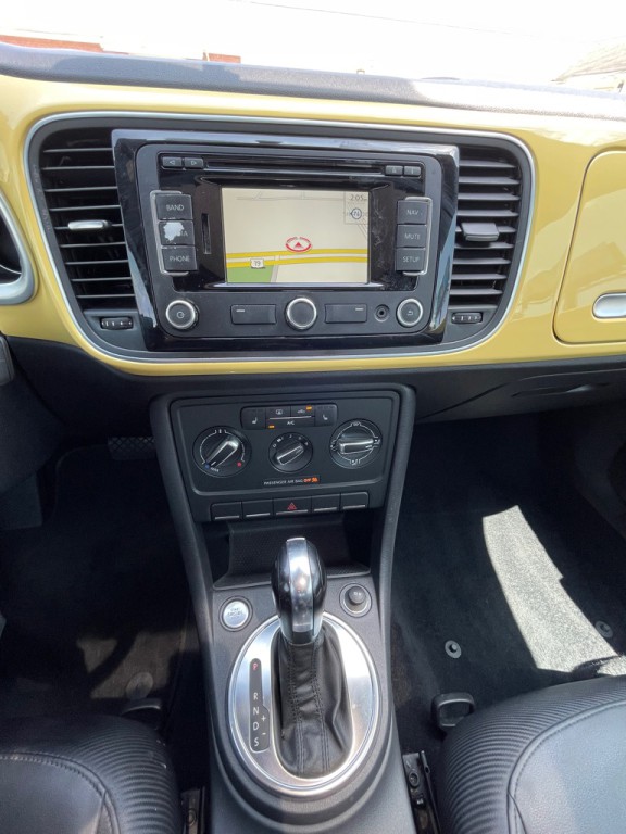 2013 Volkswagen Beetle Image 20