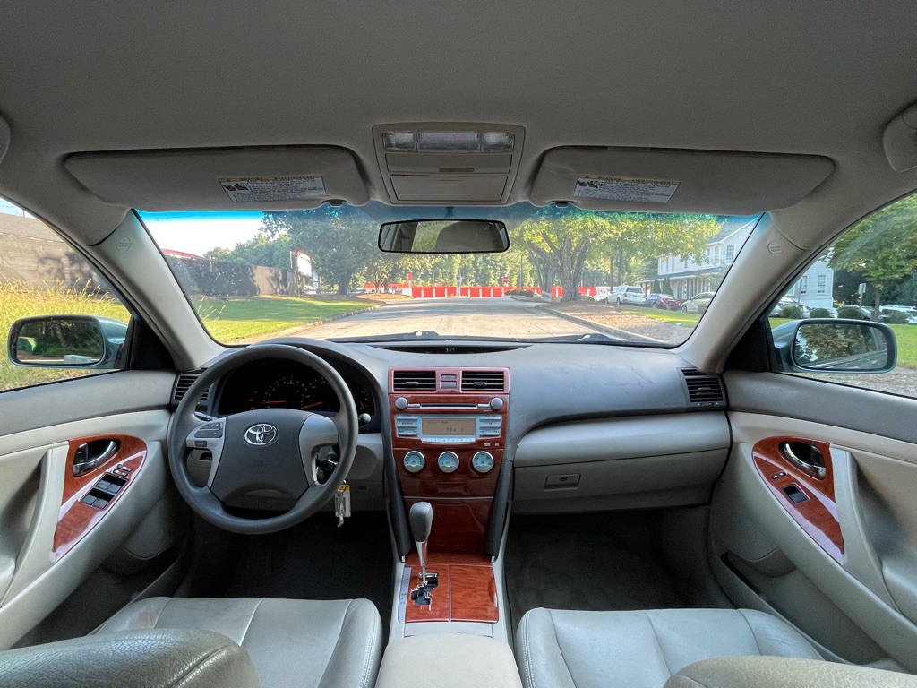 2009 Toyota Camry Image 18