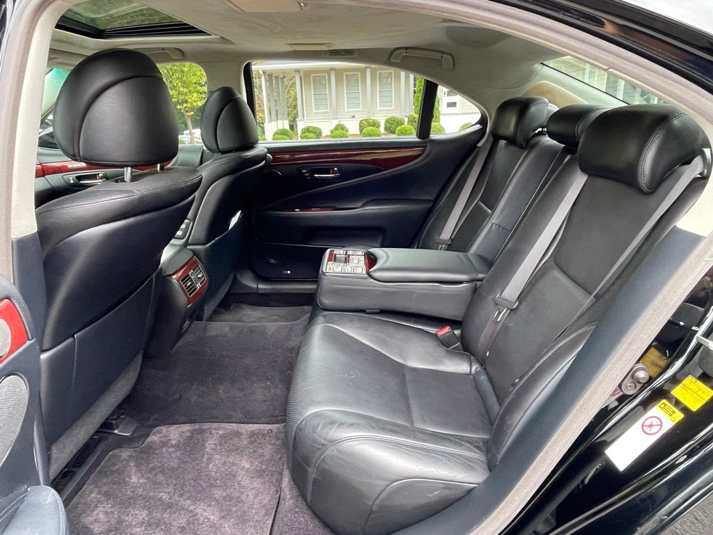 2010 Lexus LS 460 Image 16