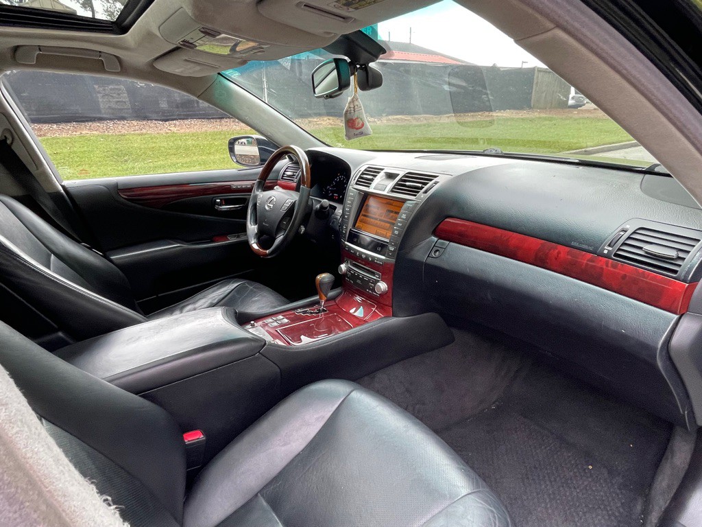 2010 Lexus LS 460 Image 17