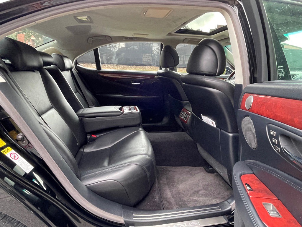 2010 Lexus LS 460 Image 19